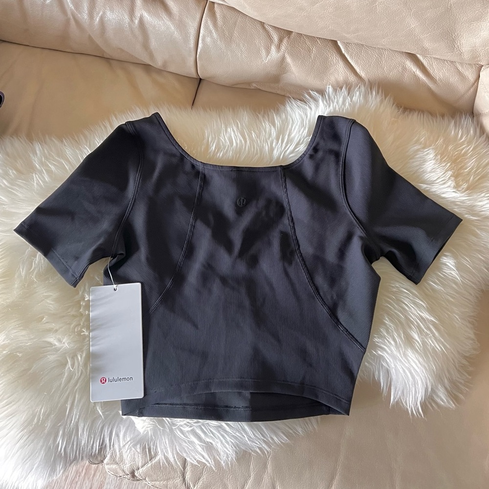 🎶LULULEMON RIBBED CONTOURED TOP🎶 - Picture 2 of 4